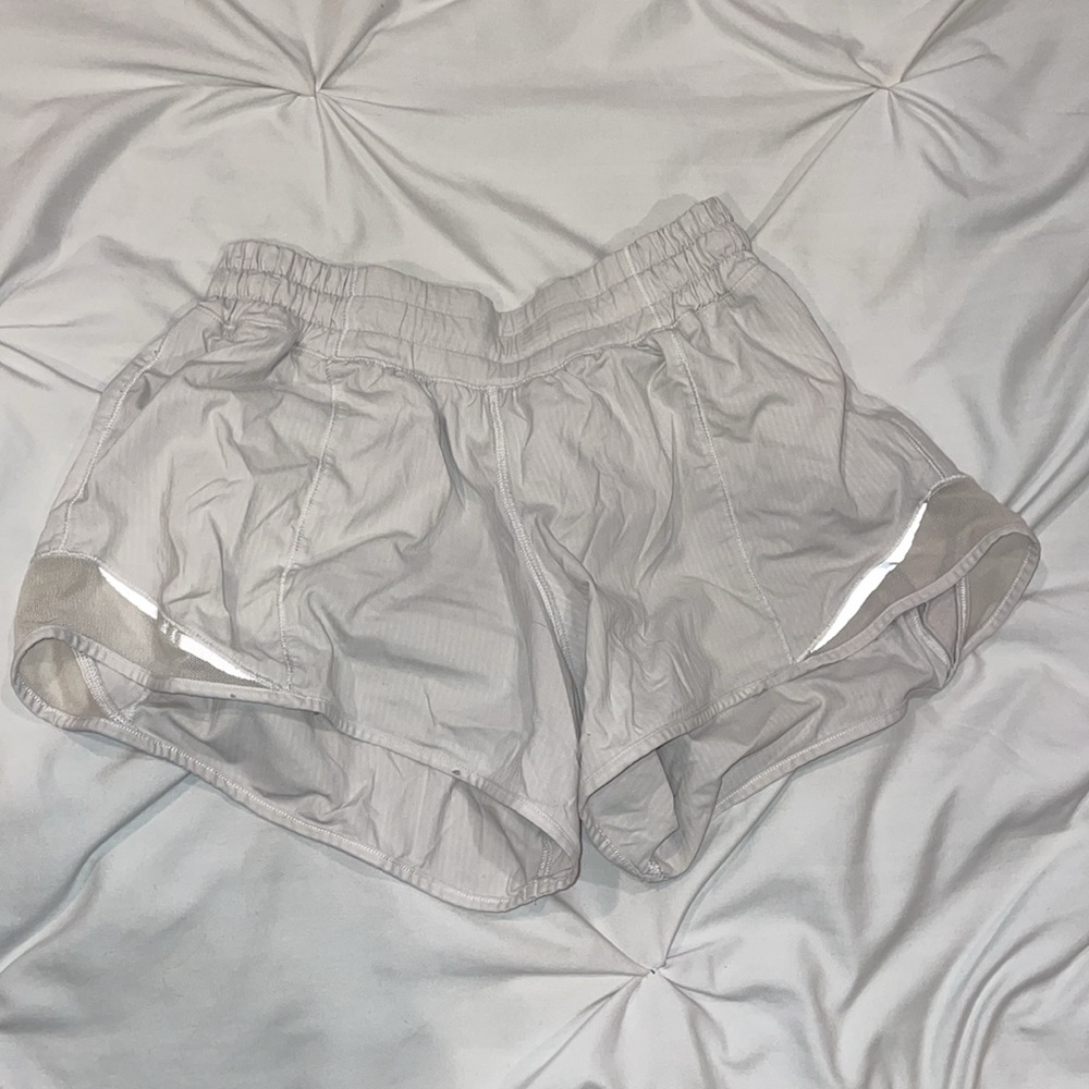 Lululemon Hotty Hot Shorts Size 4 Low Rise 4 Inch Length